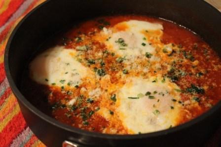 Molho de Tomate com Ovos Escalfados