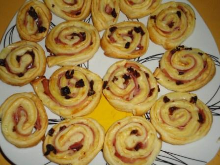 Caracóis de Queijo e Fiambre com Tomate Seco