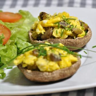 Cogumelos Recheados com Ovos Mexidos