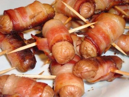 Rolinhos de Bacon com Tâmaras e Salsichas