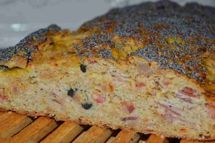 Broa de Milho com Farinheira e Azeitonas